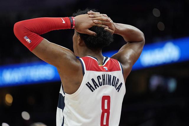 超级巨大失误！巴埃纳射门乌拉圭门将脱手 西班牙1-0领先